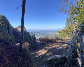Schreckenfelsen bei Felsenpfad Plättig Bühlerhöhe im Schwarzwald, aktiv werden
