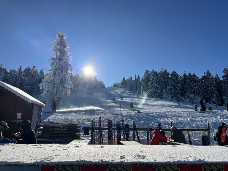 Apres Ski und Bar bei Sonnenschein Skilifte Untersmatt in der Nähe Ferienwohnungen Schwarzwald