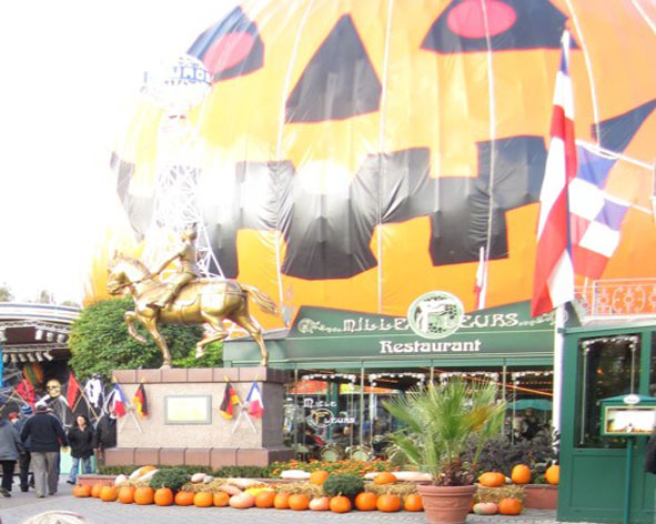 großer Kürbis im Europapark Oberrhein im Schwarzwald gut zu erreichen von Herrenwies Ferienwohnung
