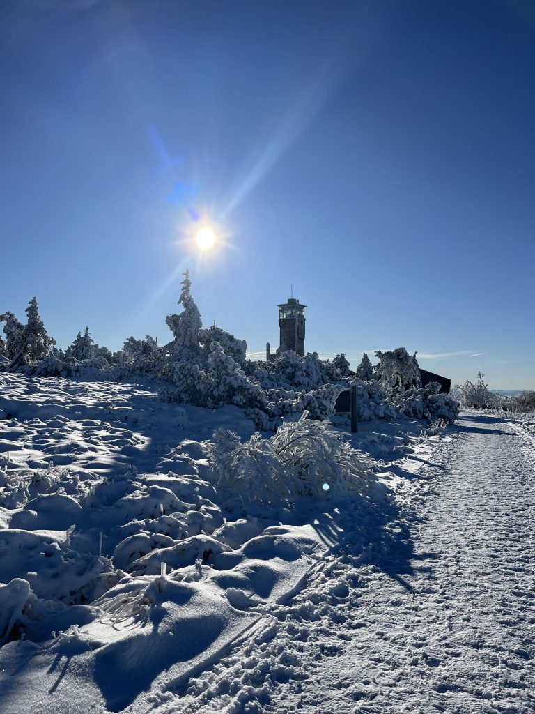 Plateau Hornisgrinde Mummelsee im Winter bei Schnee an Schwarzwaldhochstraße Ferienwohnung