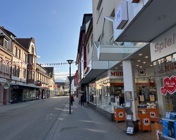 Achern einkaufen Geschäfte Mode Drogerie Haupstraße